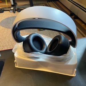 PlayStation 5 headset with usb to connect used a few times